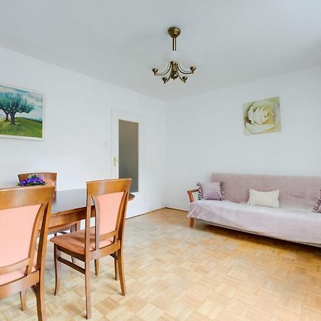 Spacious Apartment In Green Location وارسو المظهر الخارجي الصورة